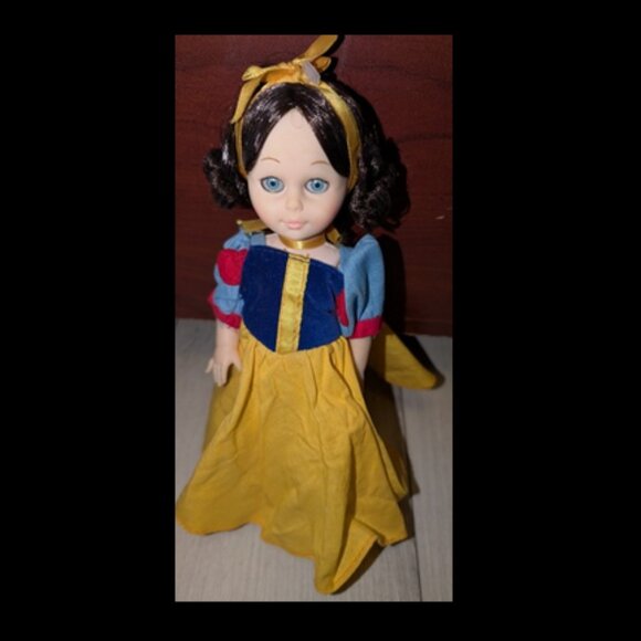 Kehagias Snow White Vintage Doll - 9" - Made in Canada - Picture 1 of 4
